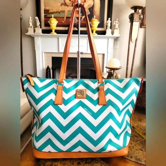 Dooney & Bourke shoulder bag - Picture 2 of 10